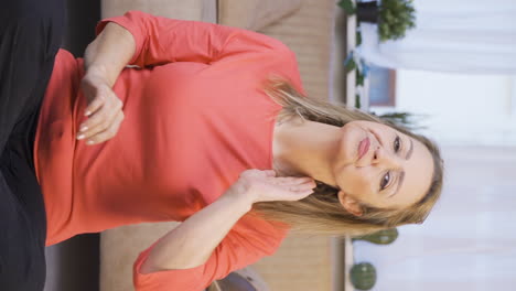 Vertical-video-of-Woman-with-neck-pain.